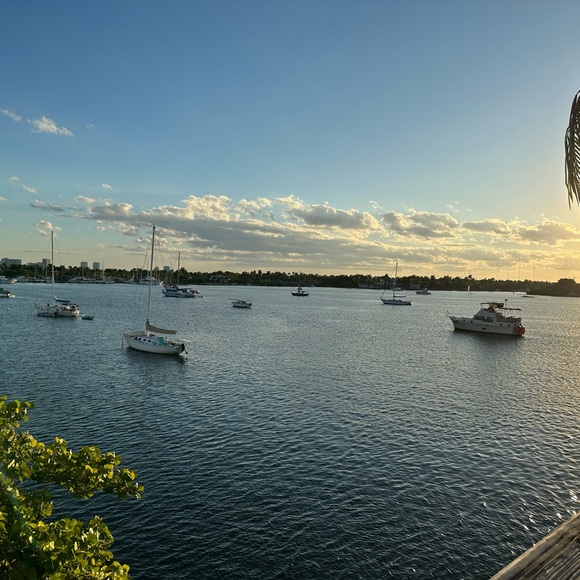 HI GUYS IM POTIT I USED POSH SIDEKICK TO SHARE MY CLOSET USED MY  REFERRAL CODE - Picture 16 of 16